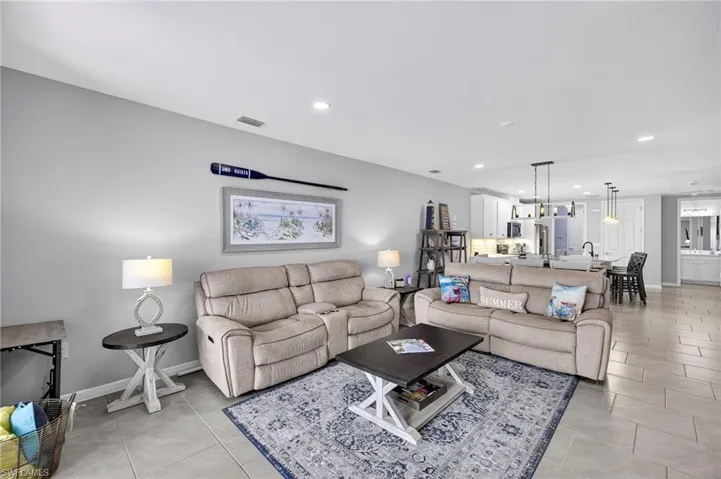14582  Edgewater  CIR, Naples, FL 34114