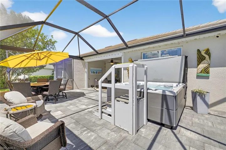 14582  Edgewater  CIR, Naples, FL 34114
