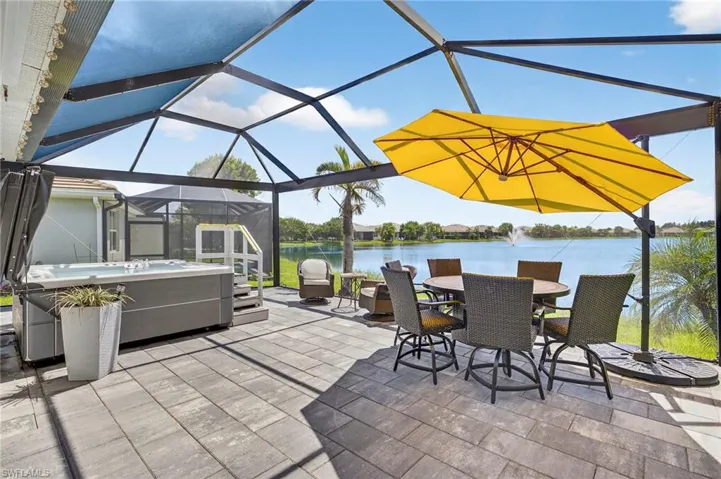 14582  Edgewater  CIR, Naples, FL 34114