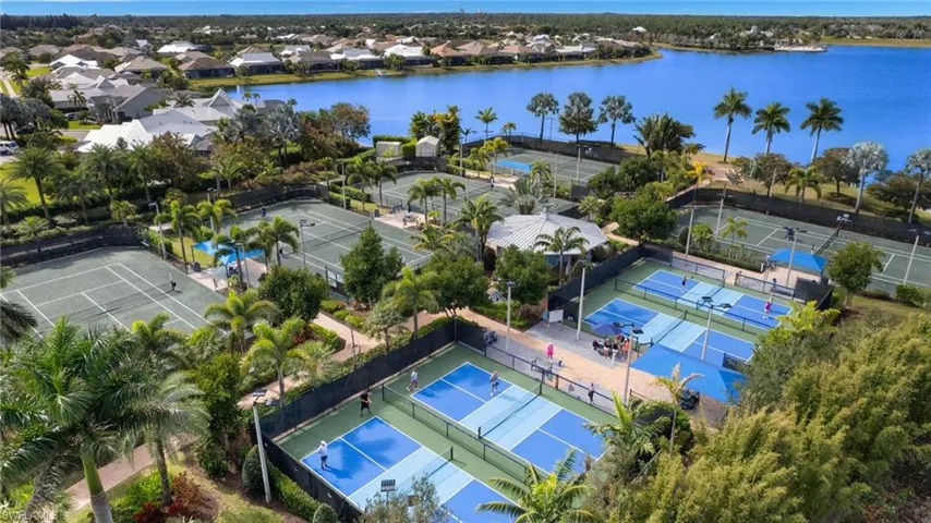 14582 Edgewater Cir, Naples, Florida 34114