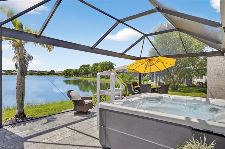 14582  Edgewater  CIR, Naples, FL 34114