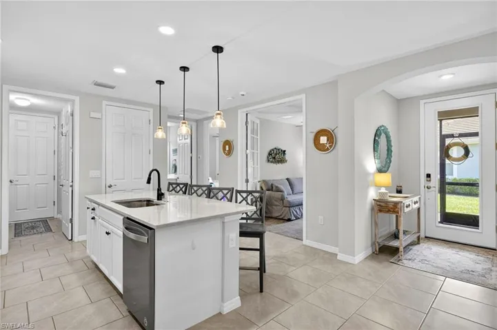 14582  Edgewater  CIR, Naples, FL 34114