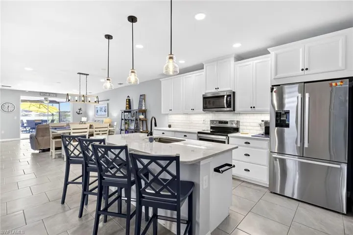 14582  Edgewater  CIR, Naples, FL 34114