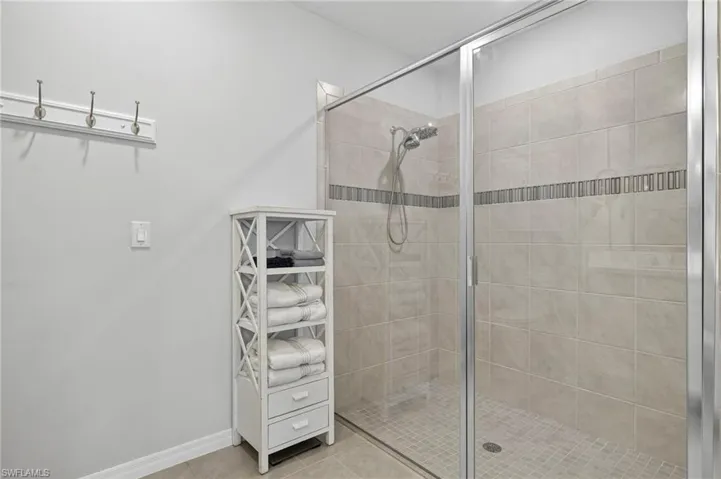 14582  Edgewater  CIR, Naples, FL 34114