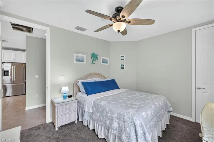 14582  Edgewater  CIR, Naples, FL 34114