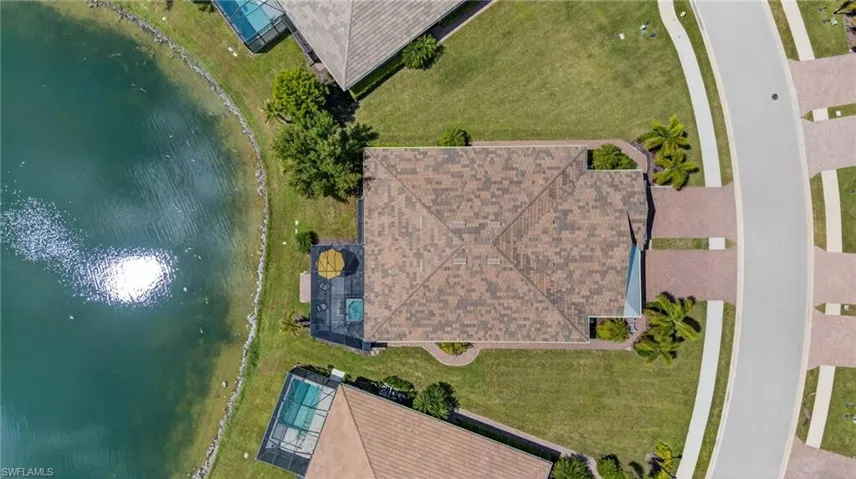 14582  Edgewater  CIR, Naples, FL 34114