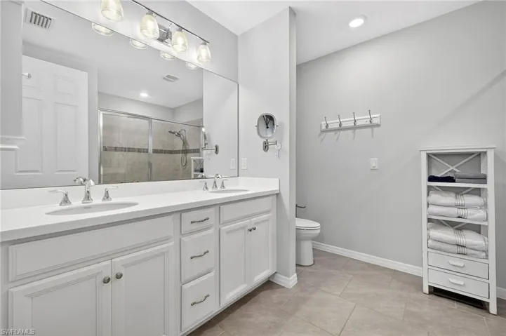 14582  Edgewater  CIR, Naples, FL 34114