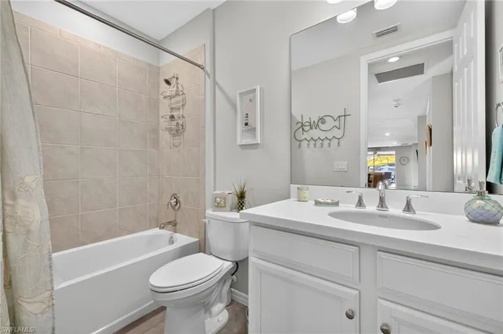 14582  Edgewater  CIR, Naples, FL 34114