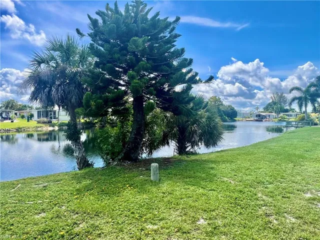 817 Cape Haze Ln, Naples, Florida 34104