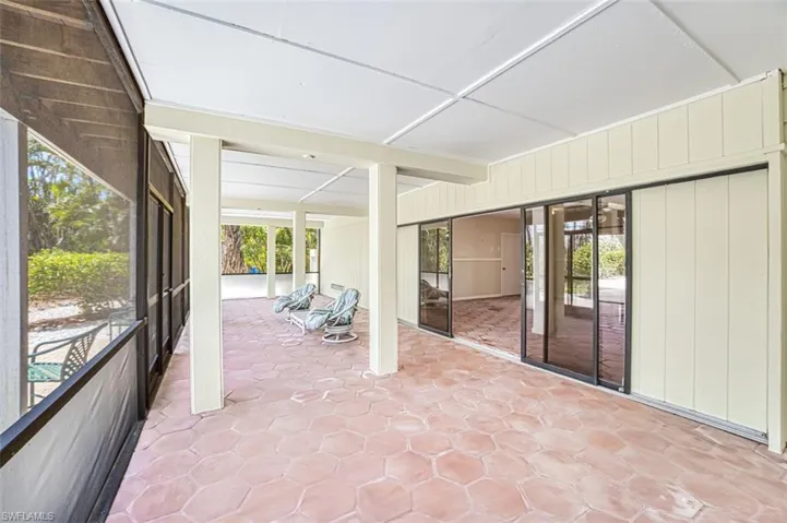 Lower-Level_enclosed_patio