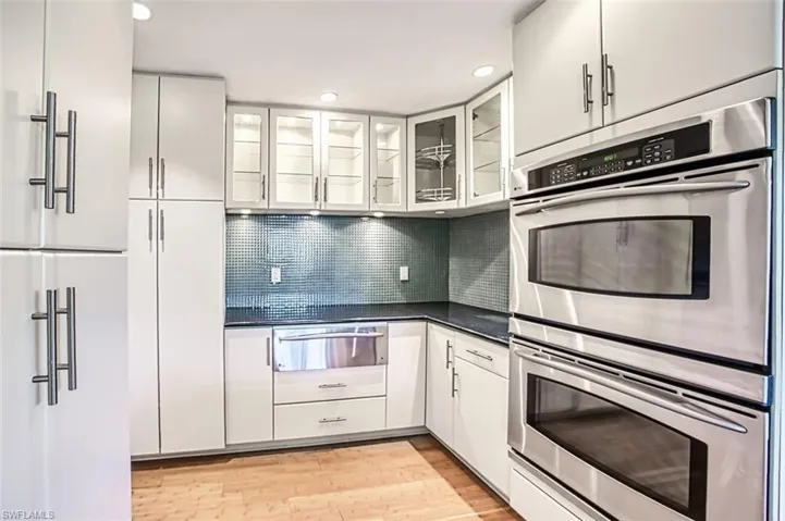 Kitchen_GE_Double_ovens_and_warming_drawer