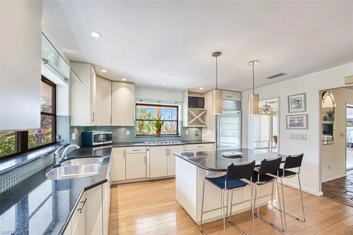 Kitchen_Center_Island_with_great_storage_space