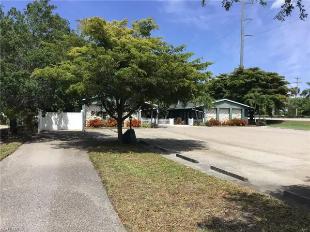 20 + parking stalls
