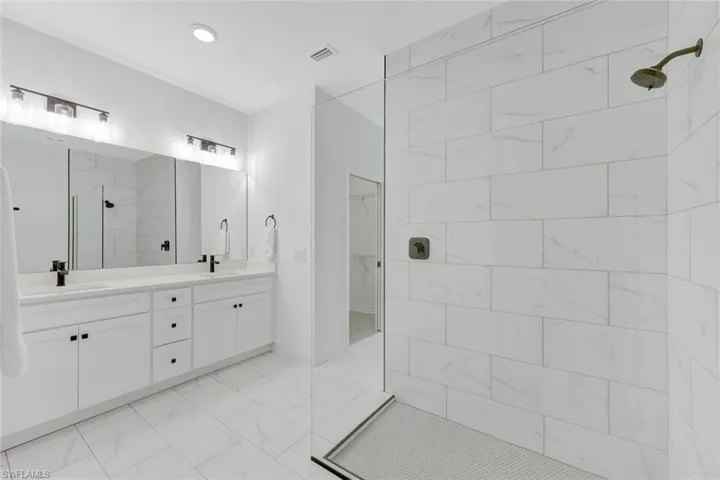 owner's ensuite bath
