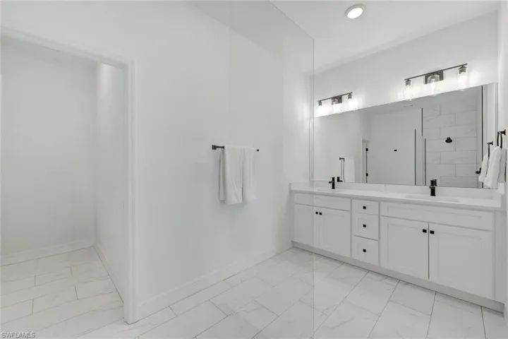 owner's ensuite bath