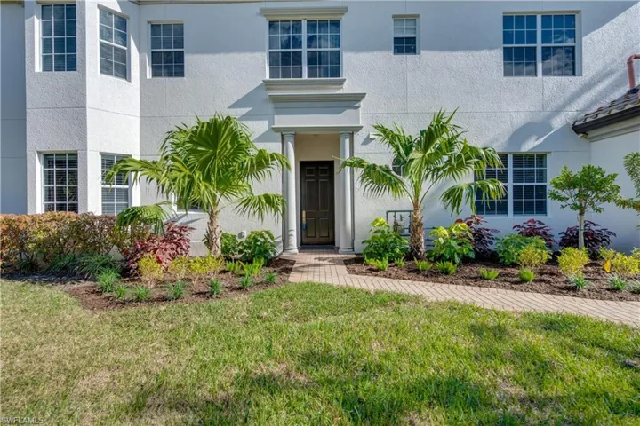 Entrance to side of the home