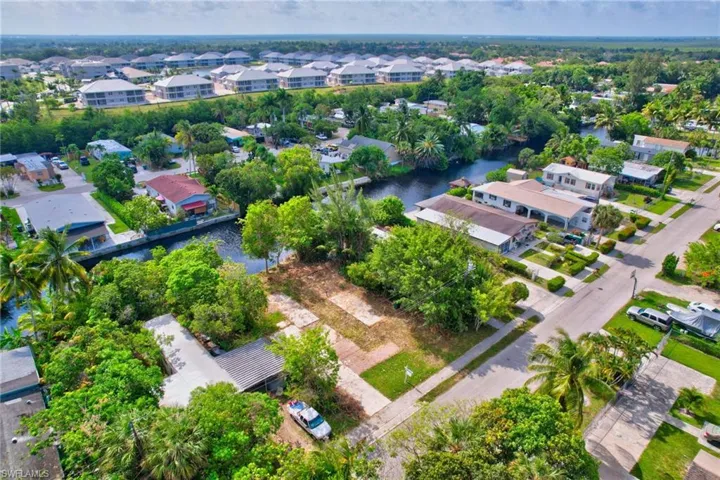 46  Moon Bay  ST, Naples, FL 34114