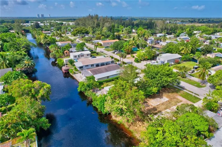 46  Moon Bay  ST, Naples, FL 34114