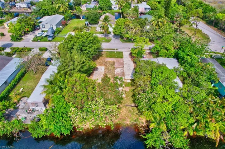 46  Moon Bay  ST, Naples, FL 34114