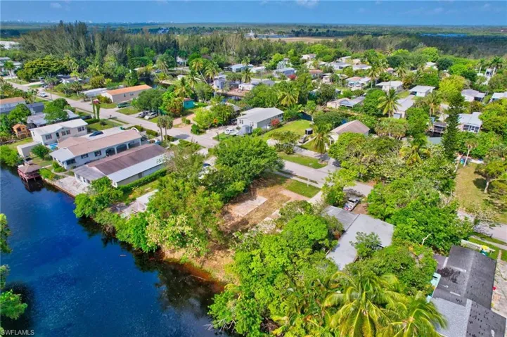46  Moon Bay  ST, Naples, FL 34114