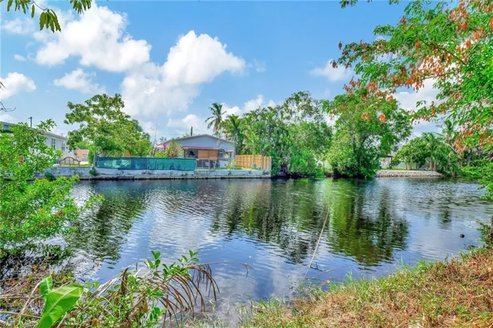 46  Moon Bay  ST, Naples, FL 34114