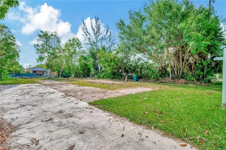 46  Moon Bay  ST, Naples, FL 34114