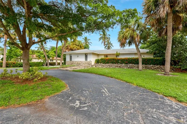 499 16th Ave S, Naples, Florida 34102