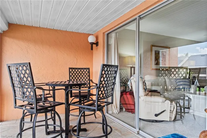 Balcony featuring outdoor dining area