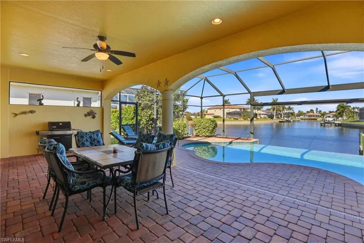Spacious under truss lanai