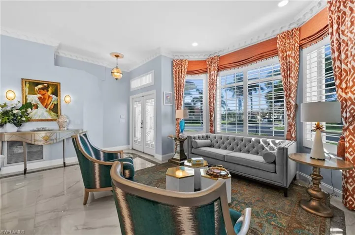 Another amazing photo of the living area.