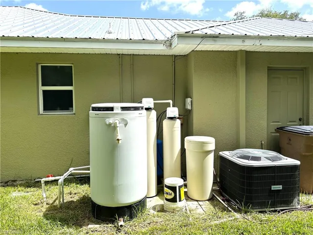 1019  Wells  AVE, Lehigh Acres, FL 33972