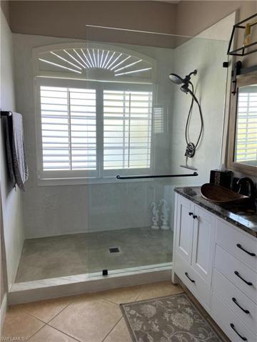 Owner's bathroom