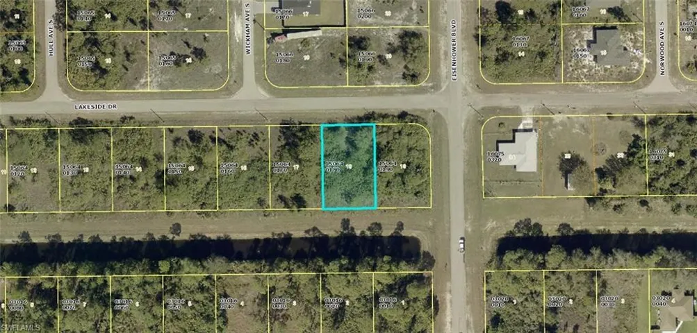 984 Lakeside Dr, Lehigh Acres, Florida 33974