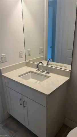 Guest bathroom with full shower