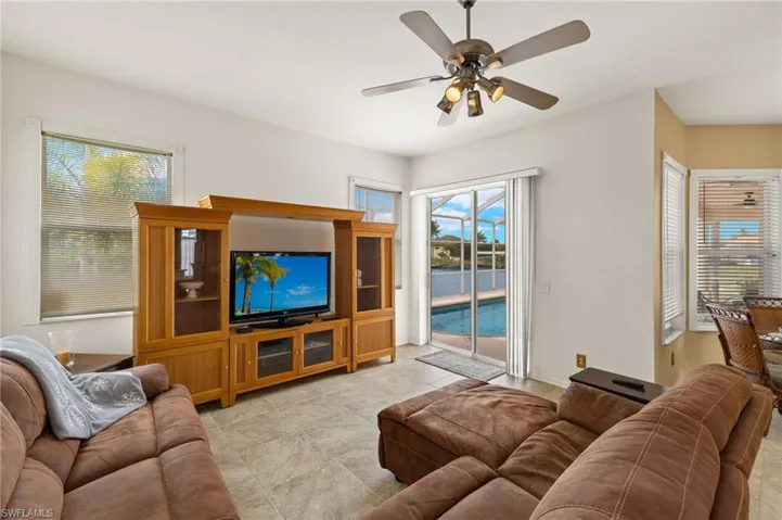 Living area with a ceiling fan