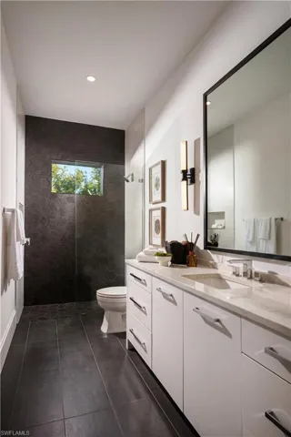 En suite guest bathroom