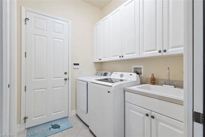 8348 Southwind Bay Cir, Fort Myers, Florida 33908