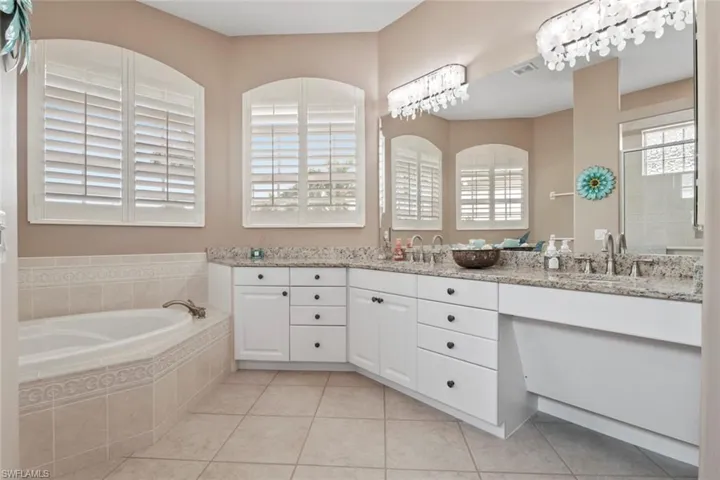 8348 Southwind Bay Cir, Fort Myers, Florida 33908