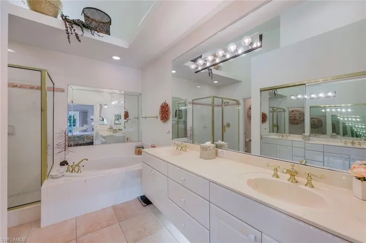 2036  Cascades  DR, Naples, FL 34112