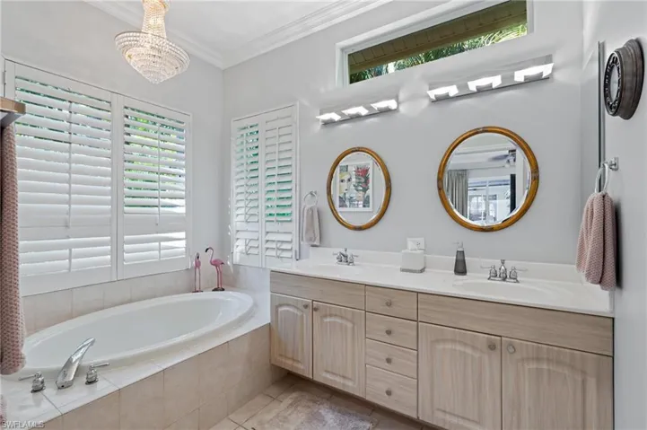 180  Spring Lake  CIR, Naples, FL 34119