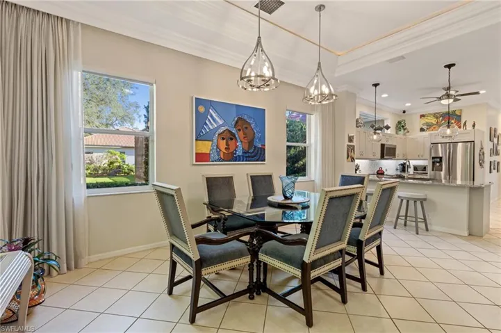 180  Spring Lake  CIR, Naples, FL 34119