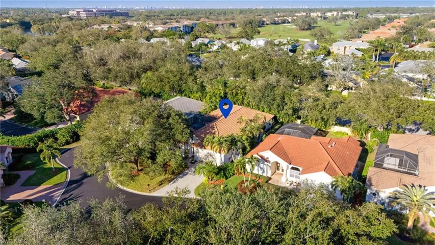 180  Spring Lake  CIR, Naples, FL 34119