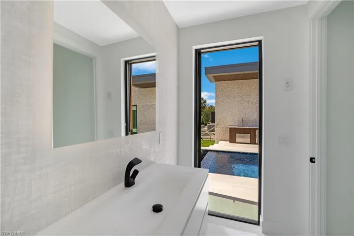 Bathroom featuring backsplash