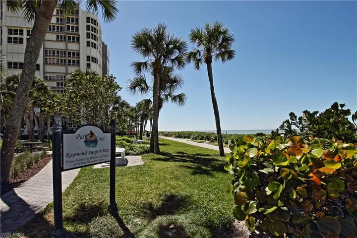 788  Park Shore  DR, Naples, FL 34103