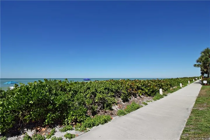 788  Park Shore  DR, Naples, FL 34103
