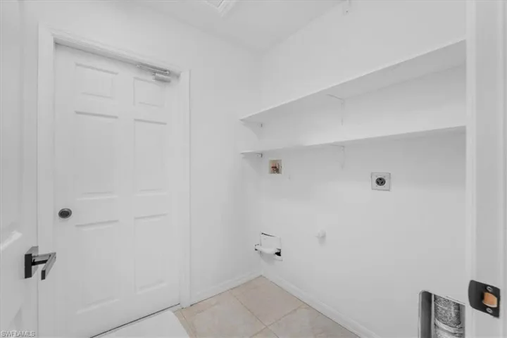 Laundry room with hookup for a gas dryer, electric dryer hookup, washer hookup, and light tile patterned floors