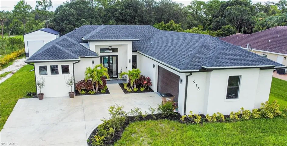 613 Hibiscus Ave, Lehigh Acres, Florida 33972