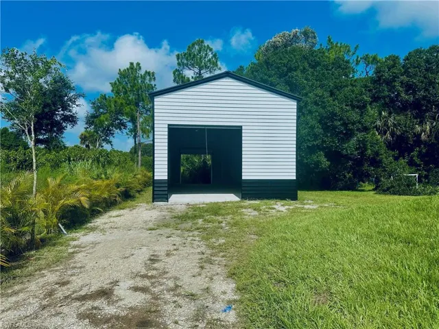 613 Hibiscus Ave, Lehigh Acres, Florida 33972