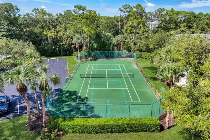 Residents enjoy tennis and pickleball