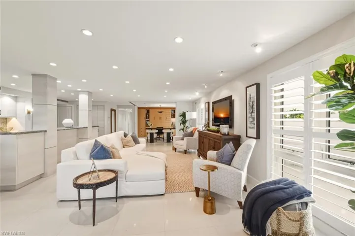 250 Park Shore Dr 101, Naples, Florida 34103